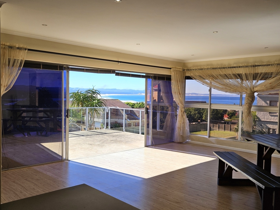 3 Bedroom Property for Sale in Wavecrest Eastern Cape